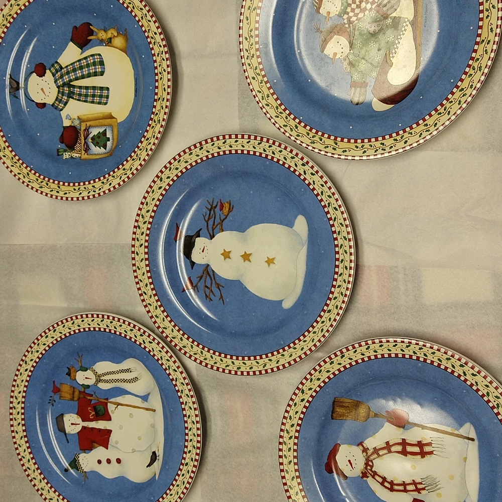 Adorable snowman lunch plates